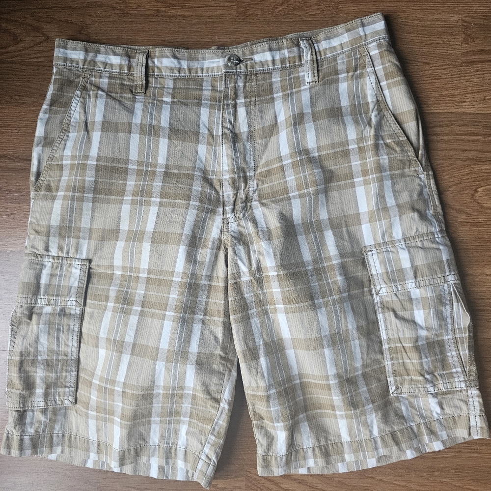 Dockers Tan & White Plaid Print Cargo Golfing Shorts Men's Size 32" Waist